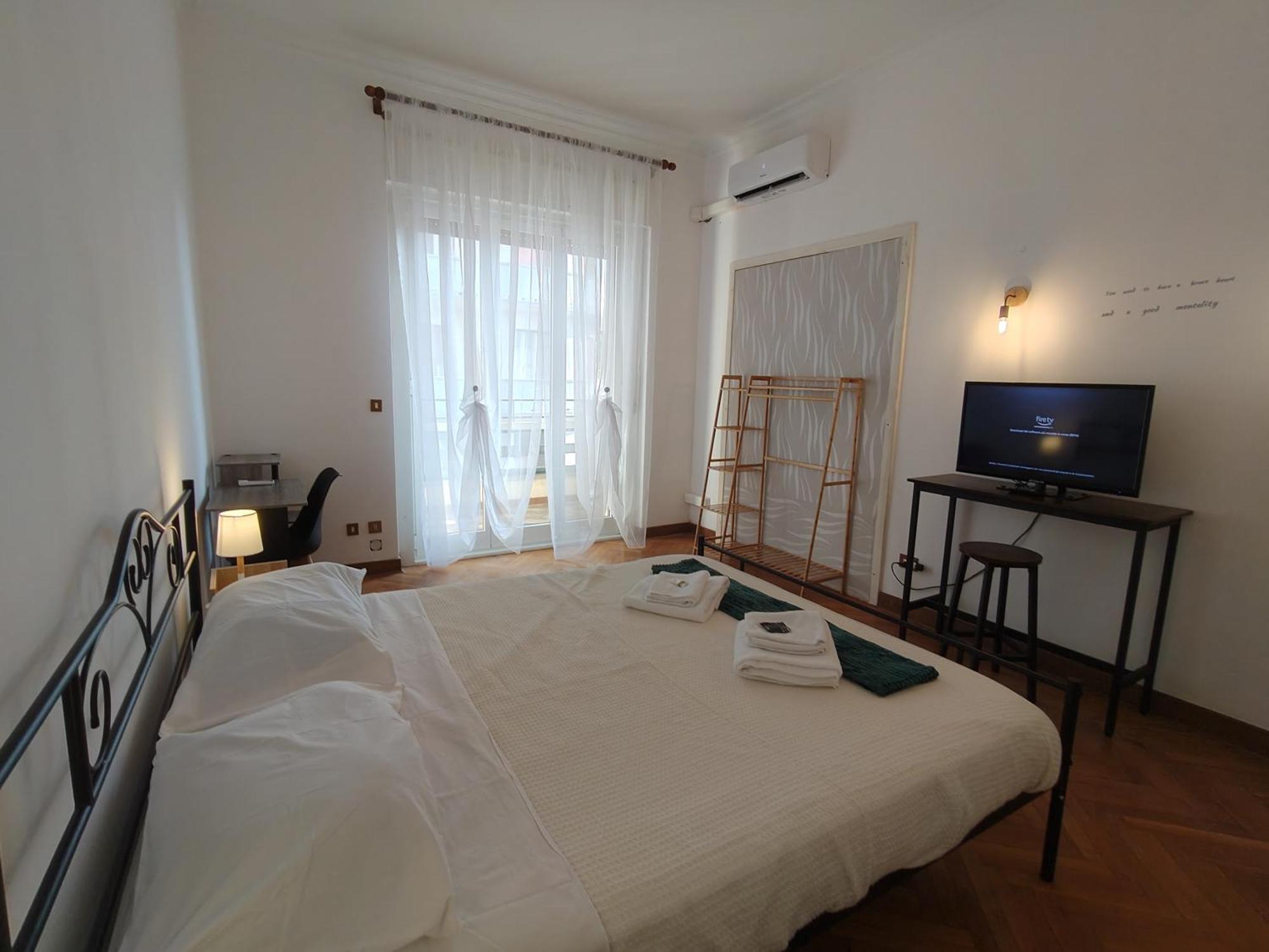 Dock Bay Lodge Hostello Trieste Esterno foto